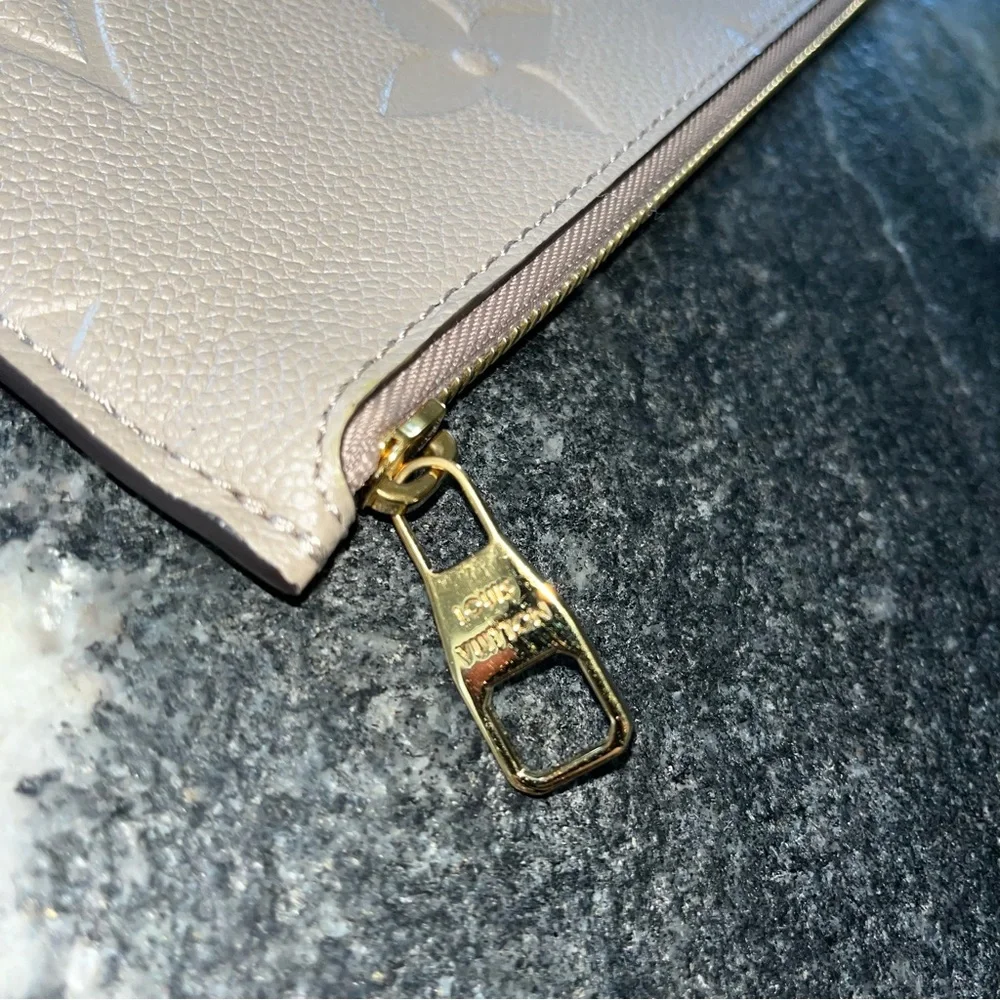 Louis Vuitton Pochette ONLY - Turtledove - Monogram Empreinte Leather - Picture 4 of 7